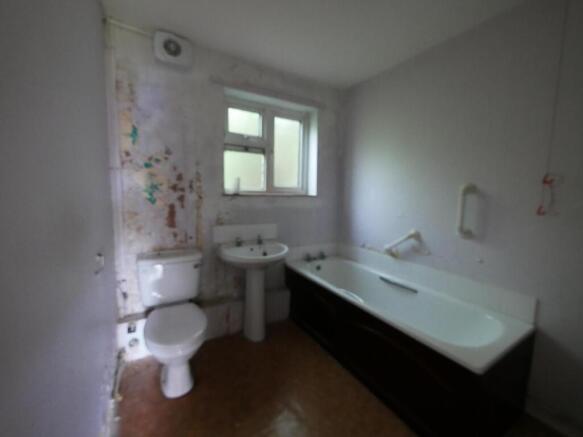 93 Marshfield Avenue, Crewe, Cheshire, CW2 photo 4