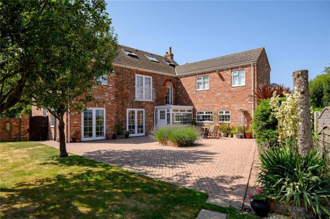 6 bed Detached for sale Image 7