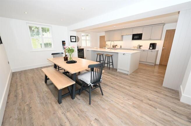 4 bed Detached for sale Image 4
