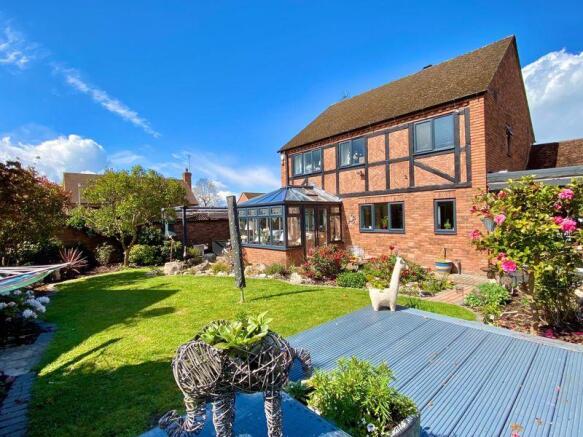 Garden to house