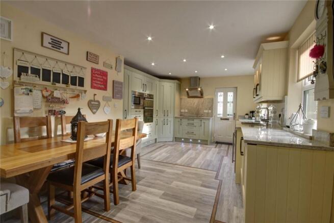 Kitchen Pic 1