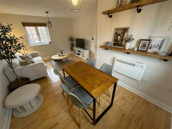 Lounge/Dining Room