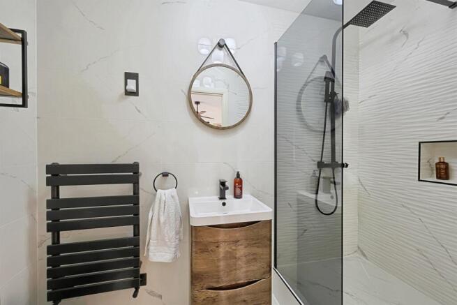 2 bed Apartment for sale Image 8