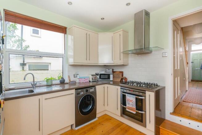 DAORYLUAEB09 - Kitchen C.jpg