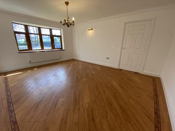DINING ROOM/BEDROOM 5