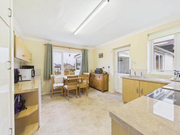 Kitchen/ Dining Room