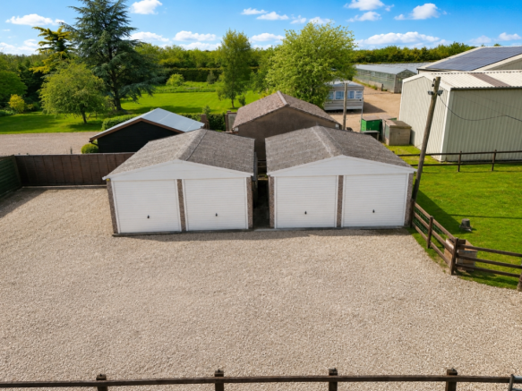 4 bed House for sale Image 4