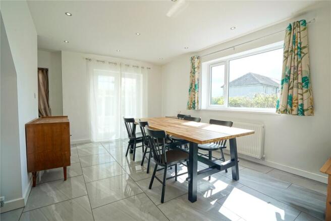 4 bed Semi-Detached for sale Image 6