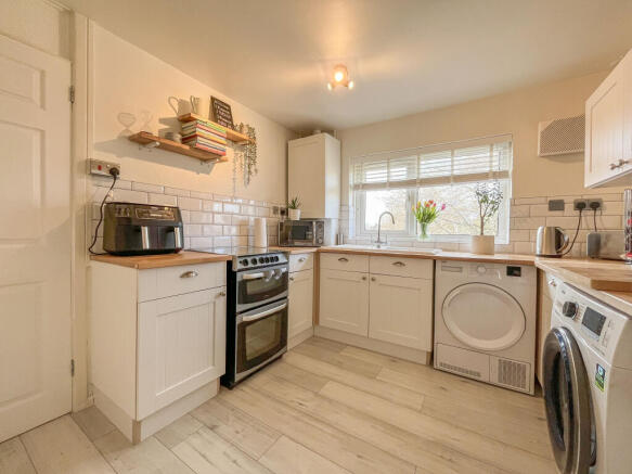 Brookfield Road, Wolverhampton photo 3