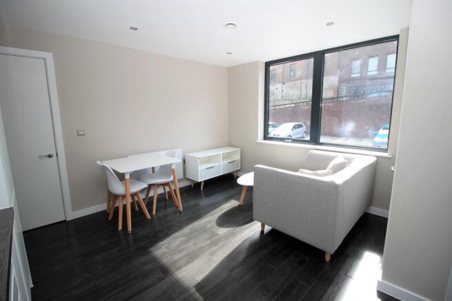 1 bed Flat to rent Image 4
