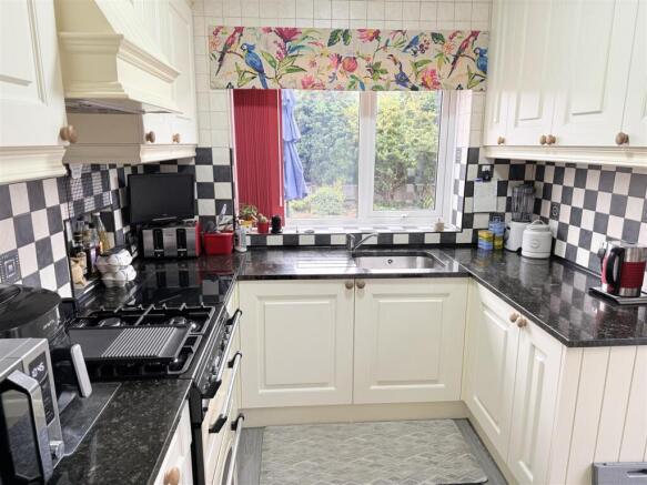 3 bed Detached for sale Image 8