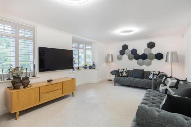 19 Tiresford Close-10.jpg