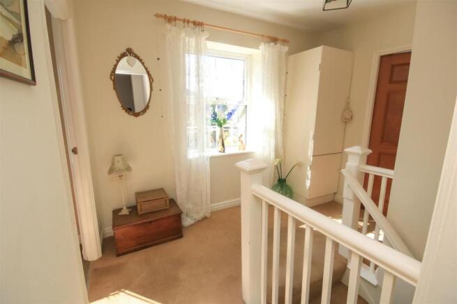 FIRST FLOOR LANDING