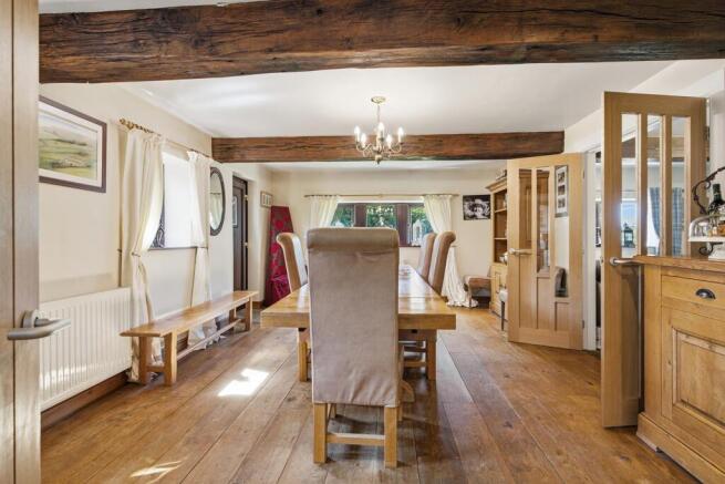 4 bed Detached for sale Image 8