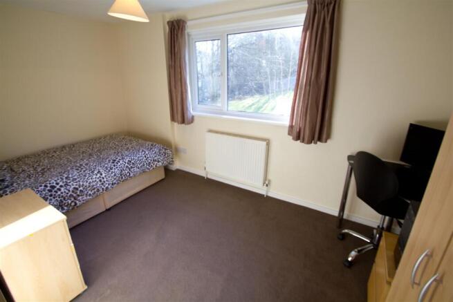 3 bed Terraced to rent Image 5