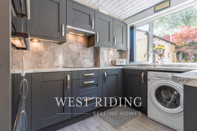4 bed Semi-Detached for sale Image 11