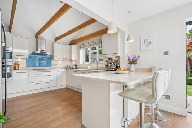 Sunshine Cottages, Chenies Road, Chorleywood photo 4