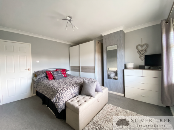 4 bed Semi-Detached for sale Image 10