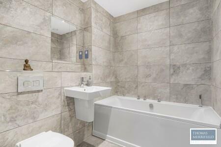 Bathrooom.jpg