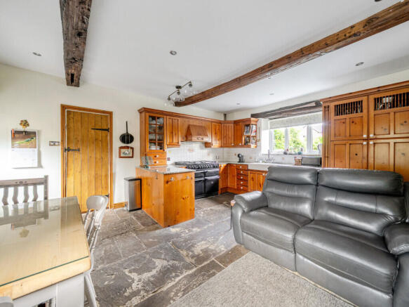 4 bed Detached for sale Image 5