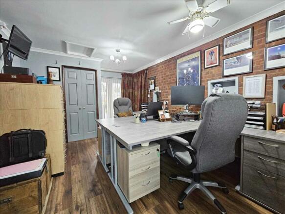 Study/Bedroom 5: