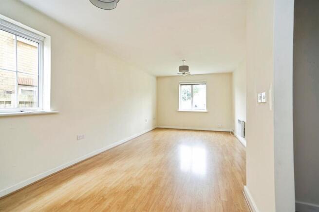 2 bed Ground Flat for sale Image 4