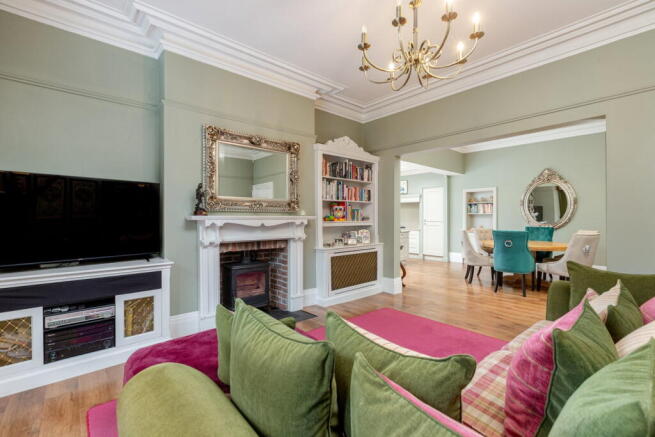 5 bed Semi-Detached for sale Image 8