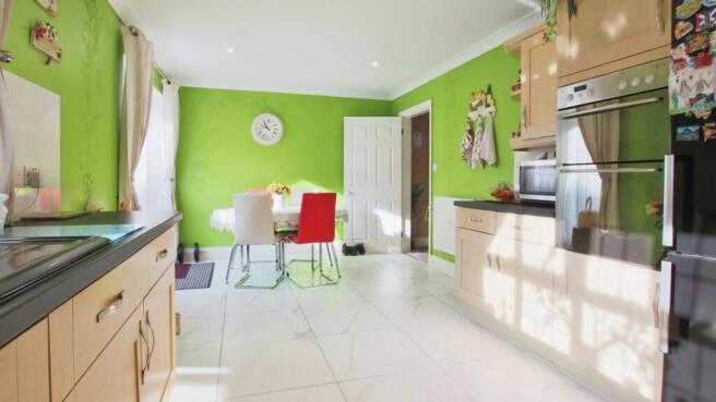 4 bed Detached for sale Image 5