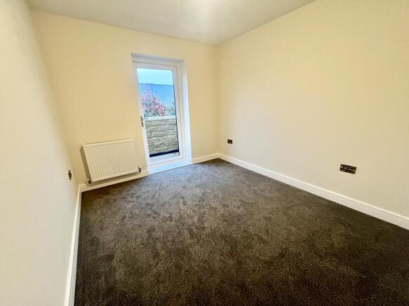 4 bed Semi-Detached to rent Image 8