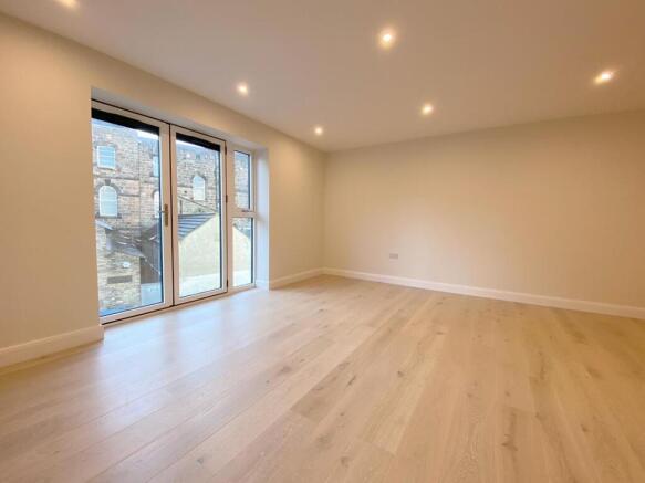 2 bed Flat for sale Image 5