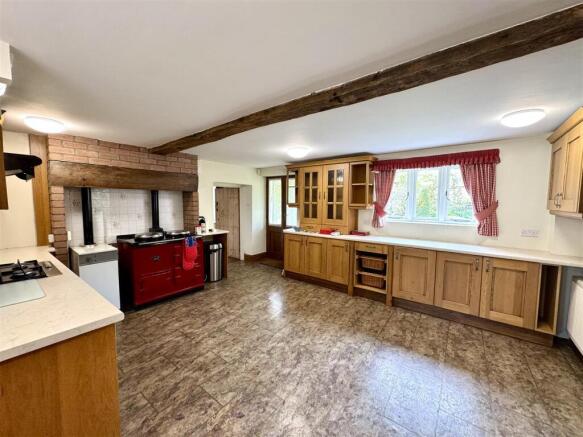 KITCHEN/BREAKFAST ROOM