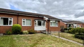 141, Oak End Way, Chard TA20 1BJ