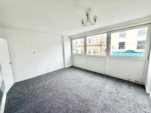 2 bed Flat to rent Image 5