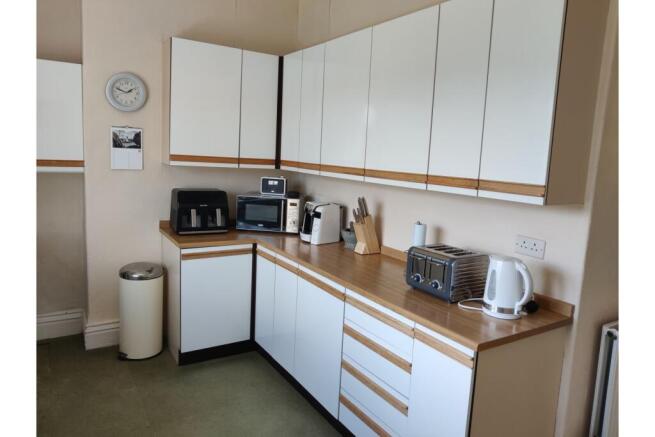 4 bed Flat for sale Image 6