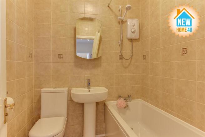 GROUNDFLOOR BATHROOM: