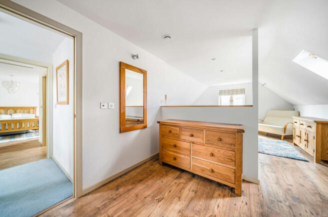 Bed 1 Dressing Area