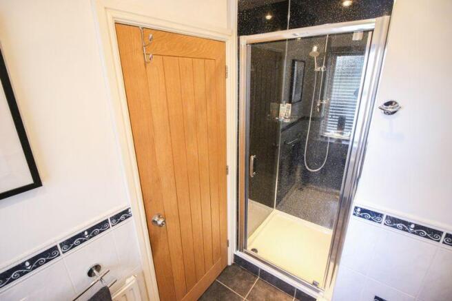 Ensuite to Mas...