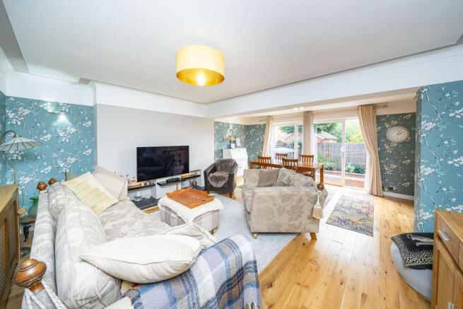LOUNGE/DINING ROOM