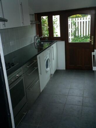 Fully Fitted Kitchen