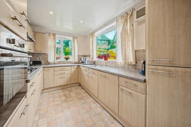 3 bed Semi-Detached for sale Image 2