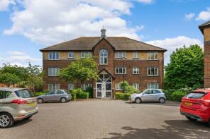 Flat 6, 19, Cotswold Way, Worcester Park KT4 8HA