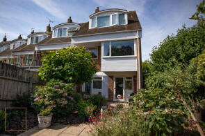 16, Hawthorn Way, Pulborough RH20 4NL