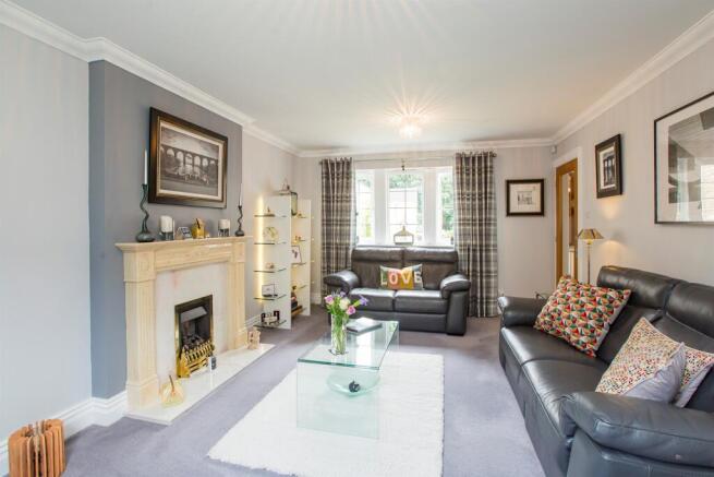 4 bed Detached for sale Image 4