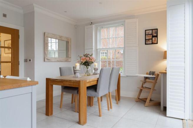 Westwood Close, Reigate photo 4