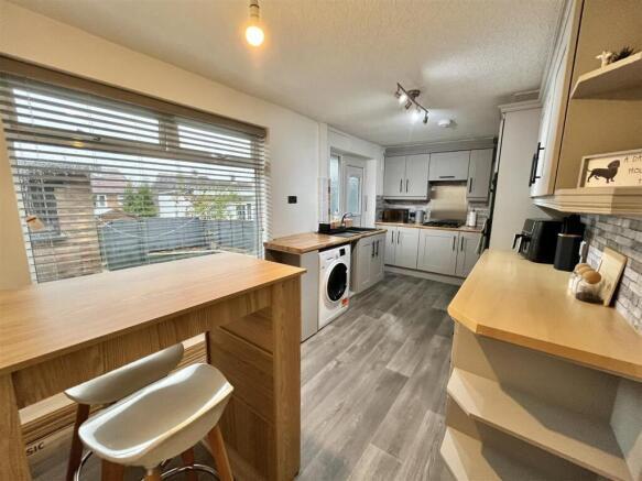 Kitchen/Dining Area