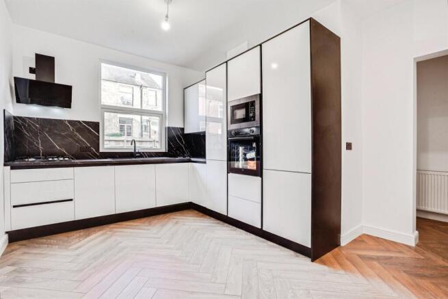 3 bed Terraced for sale Image 4