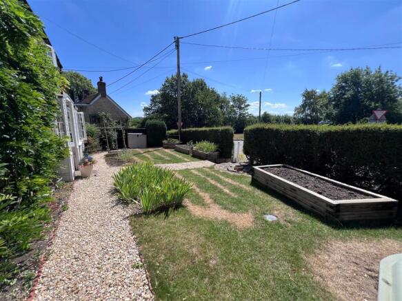 Front garden 1.jpg