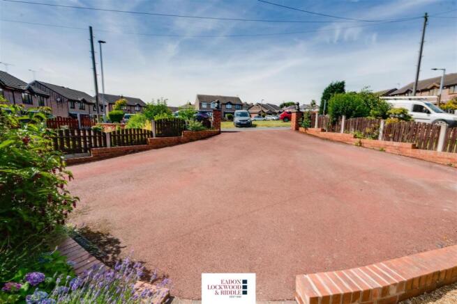 Front Driveway 1.jpg