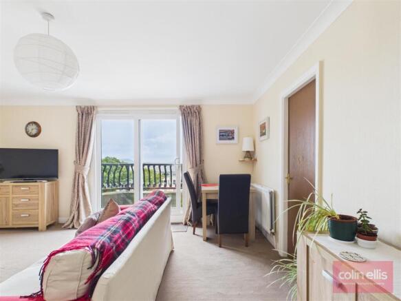2 bed Flat for sale Image 4