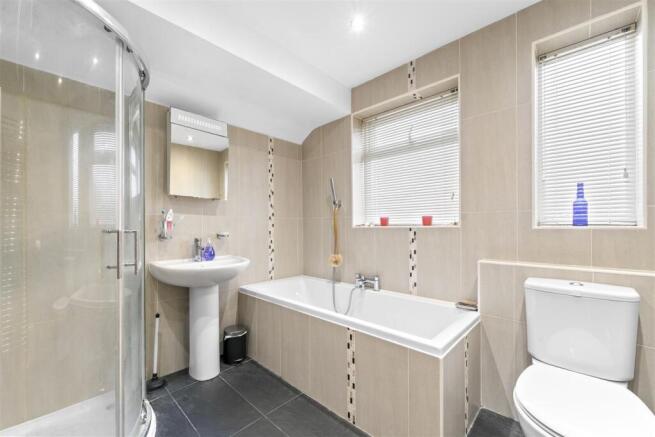 4 bed Detached for sale Image 4
